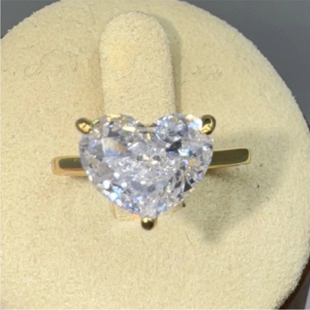 14k 2ct Heart Ring - Picture 3 of 12